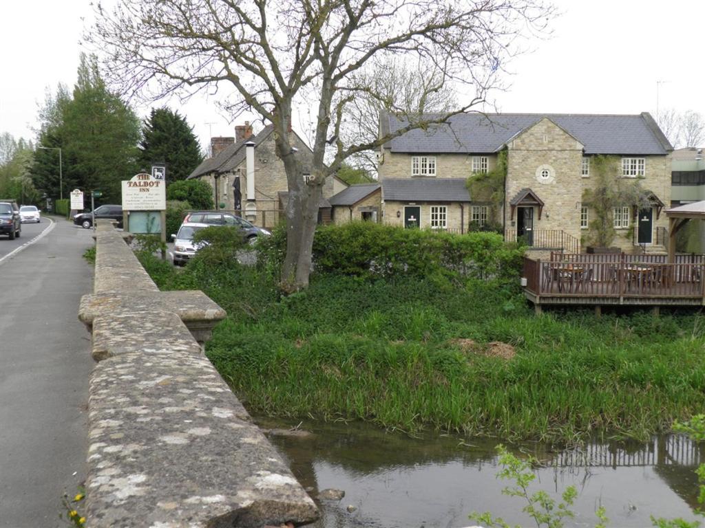 The Talbot Inn Eynsham Exteriör bild