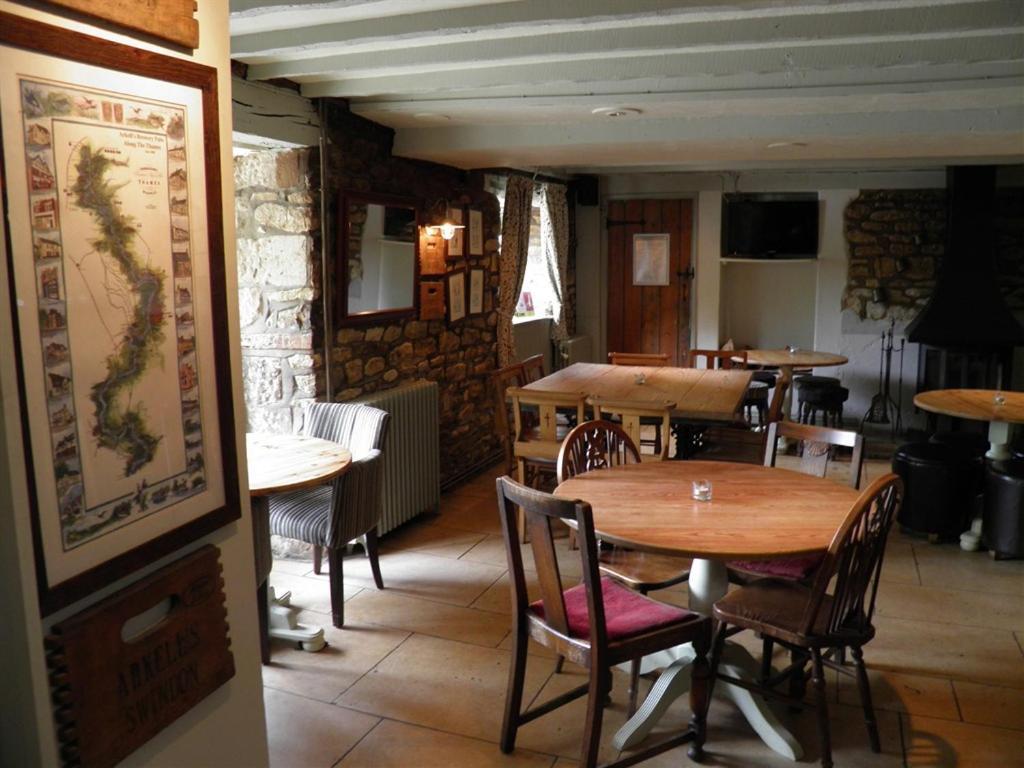 The Talbot Inn Eynsham Exteriör bild